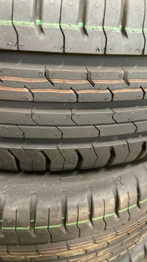 “165 60 15 continental. Demo. Puntjes zitten er nog op”, Auto-onderdelen, Banden en Velgen, Band(en), Zomerbanden, 15 inch, 185 mm
