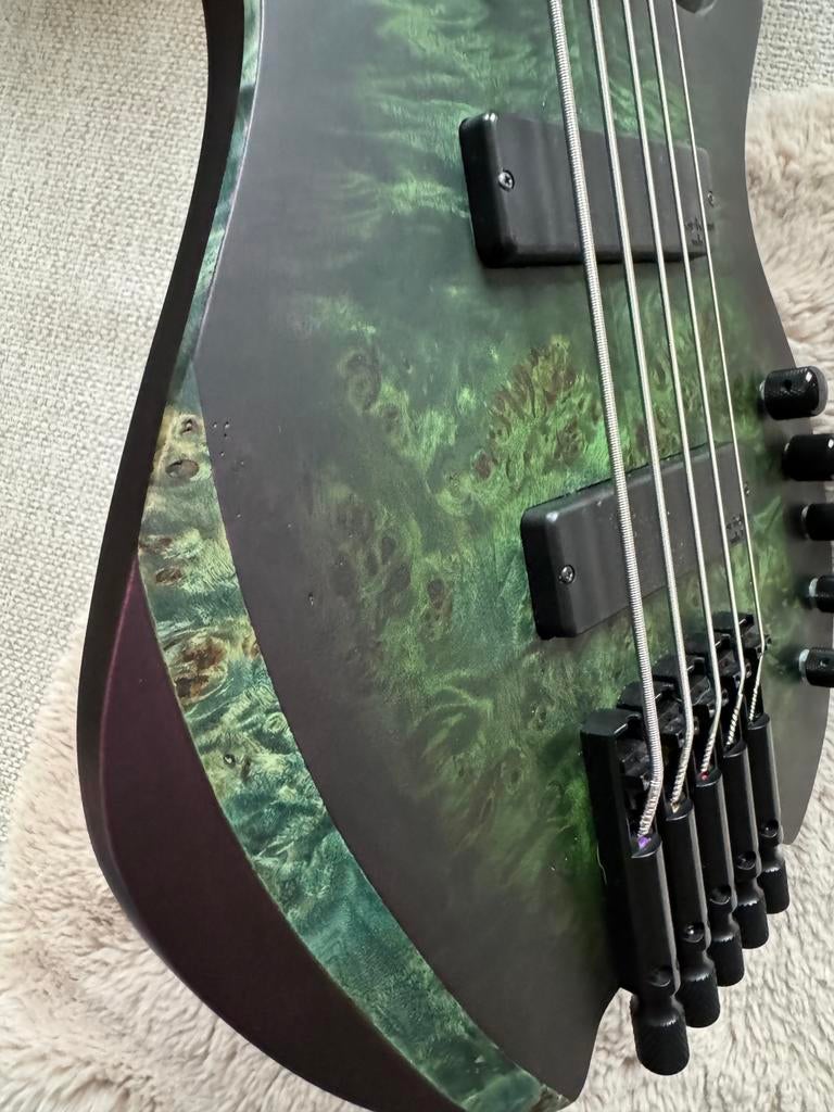CORT SPACE 5 strings, Muziek en Instrumenten, Snaarinstrumenten | Gitaren | Bas, Ophalen of Verzenden, Zo goed als nieuw