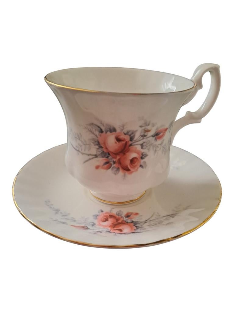 Royal Albert kop en schoteltje, Ophalen of Verzenden, Zo goed als nieuw, Porselein, Kop en/of schotel