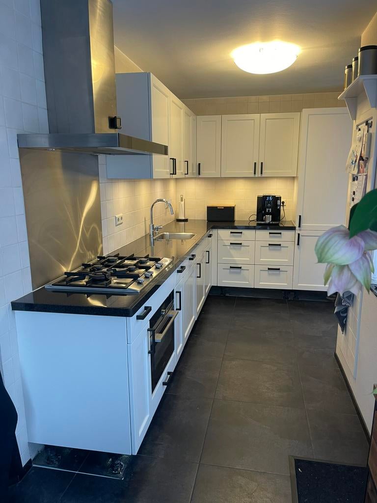 Latex spuiten, keuken , trappen, deuren spuiten, schilder, Binnenschilderwerk