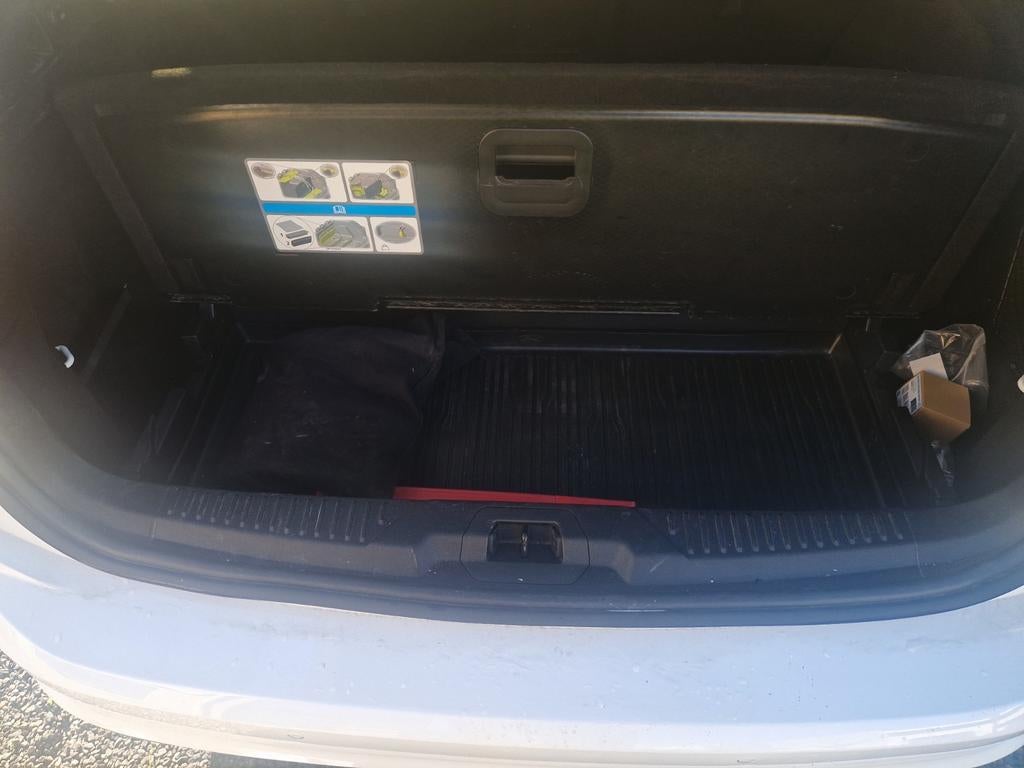 Foto 19 van Ford Focus 1.0 Ecoboost Hybrid  NOV 2022 CARPLAY DRAADLOOS