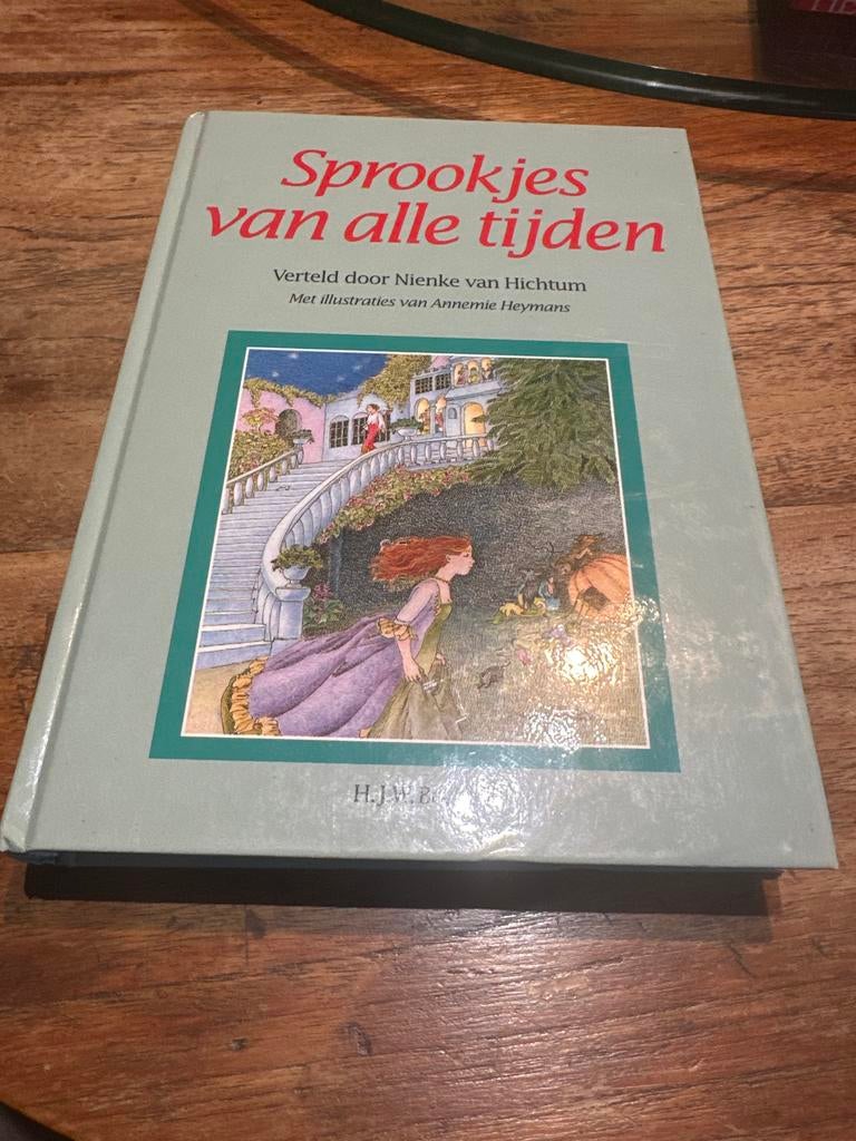 Sprookjes van alle tijden - Nienke van Hichtum, Boeken, Ophalen of Verzenden, Zo goed als nieuw