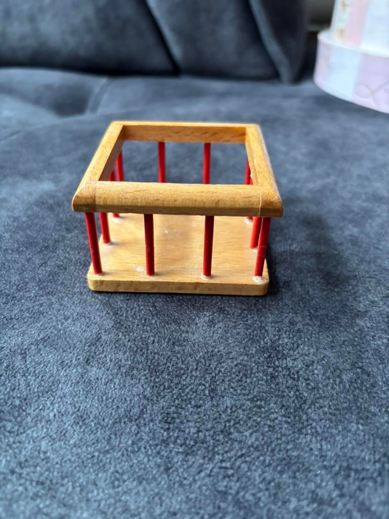 Box voor poppenhuis, Verzamelen, Poppenhuizen en Toebehoren, Ophalen of Verzenden, Zo goed als nieuw, Poppenhuis