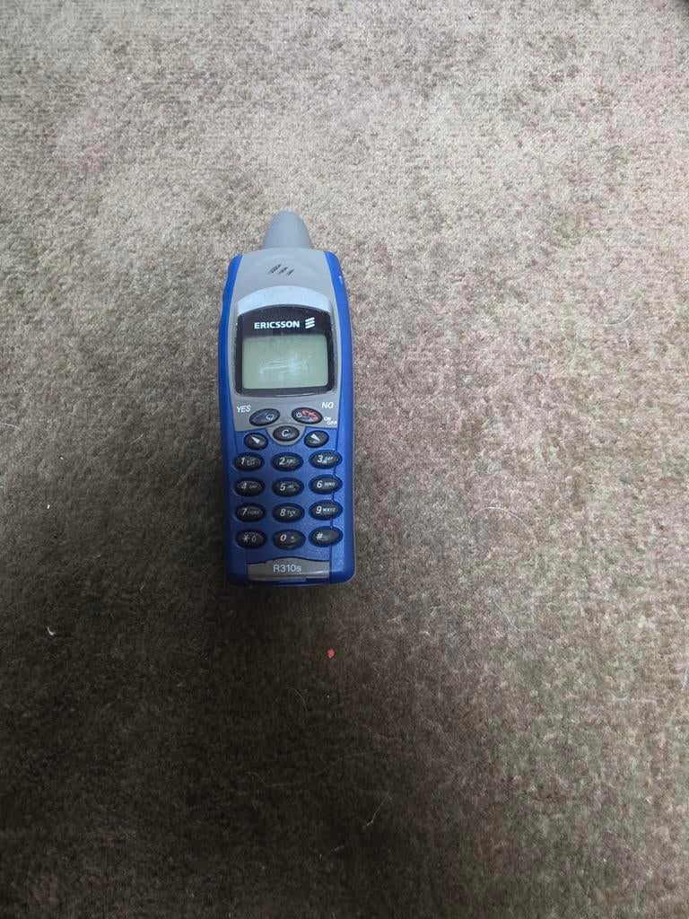 Ericsson R310s - Klassieke Robuuste Telefoon, Gebruikt, Geen camera, Ophalen of Verzenden, Klassiek of Candybar