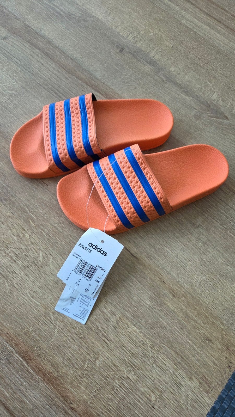 Nieuwe Adidas Adilette slippers - Oranje met blauw, Ophalen of Verzenden