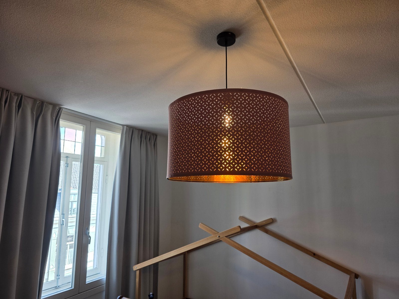IKEA roze hanglamp met goudkleurige binnenkant, Ophalen, Gebruikt, Modern, Sfeervol, E27 (groot)