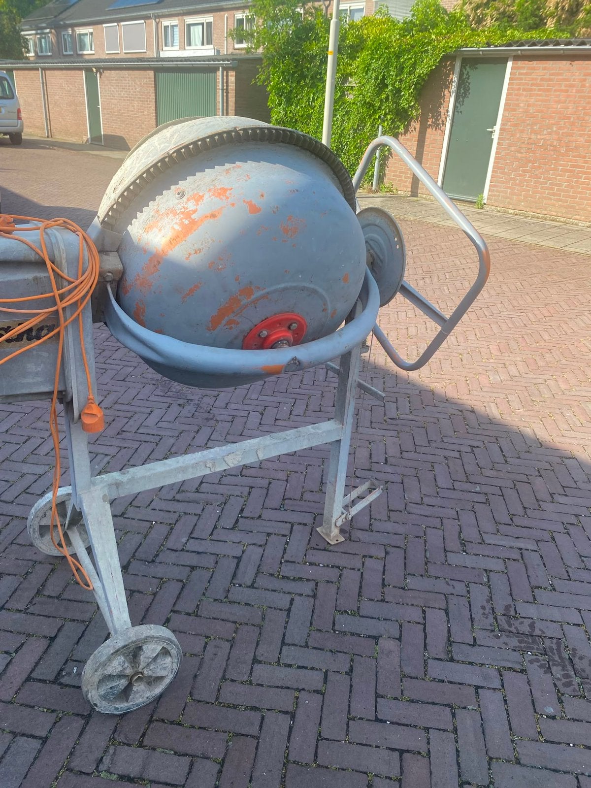 Betonmolen - Gebruikt maar functioneel, Doe-het-zelf en Verbouw, Betonmolens, Ophalen, Gebruikt