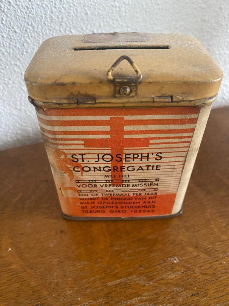 Spaarpotje St. Joseph's Congregatie Mill Hill Tilburg, Verzamelen, Spaarpotten, Gebruikt, Overige thema's, Metaal of Blik, Ophalen of Verzenden