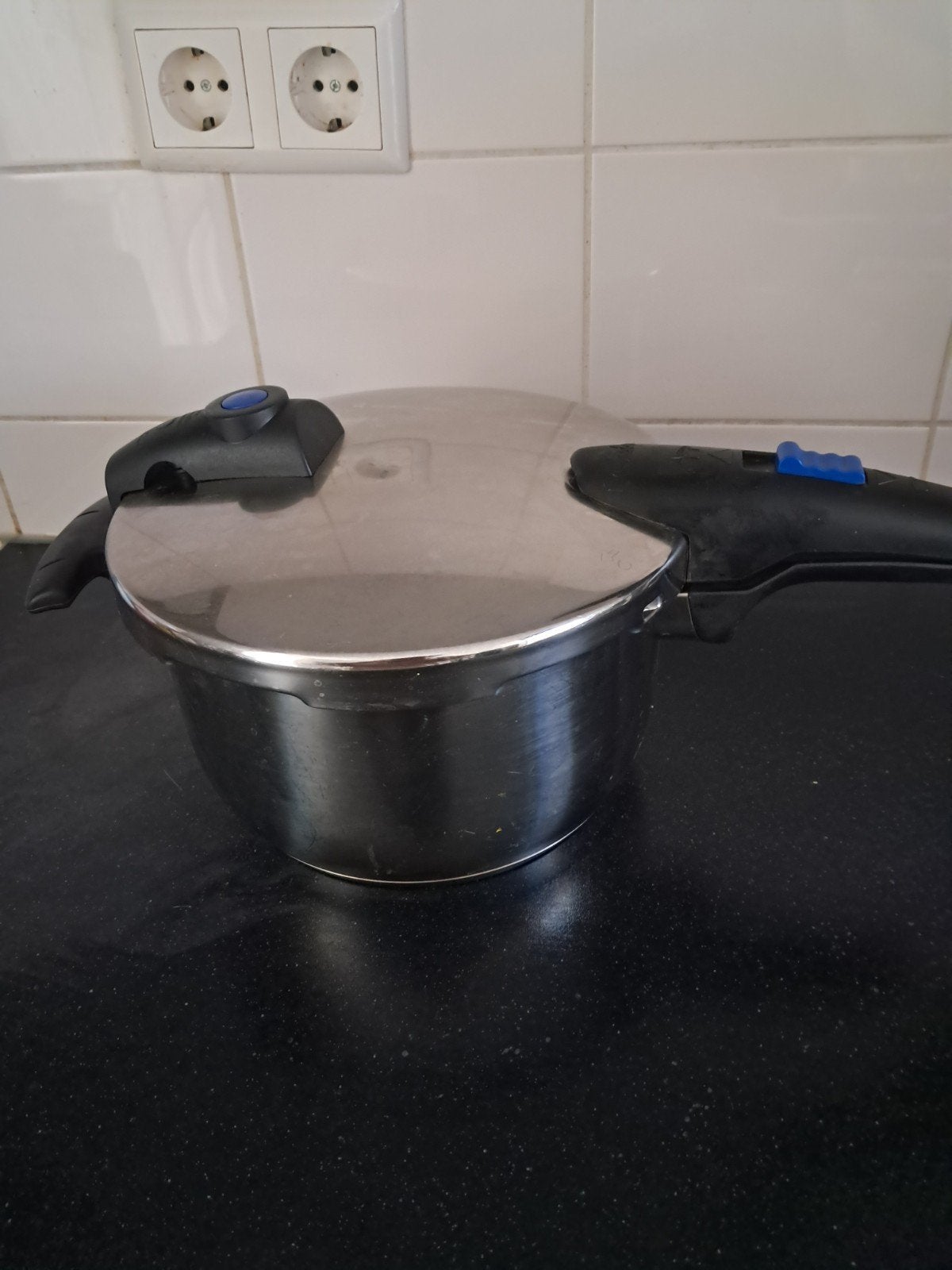 Fissler snelkookpan 4liter, Huis en Inrichting, Keuken | Potten en Pannen, Kookpan of Snelkookpan, Gebruikt, Keramische plaat