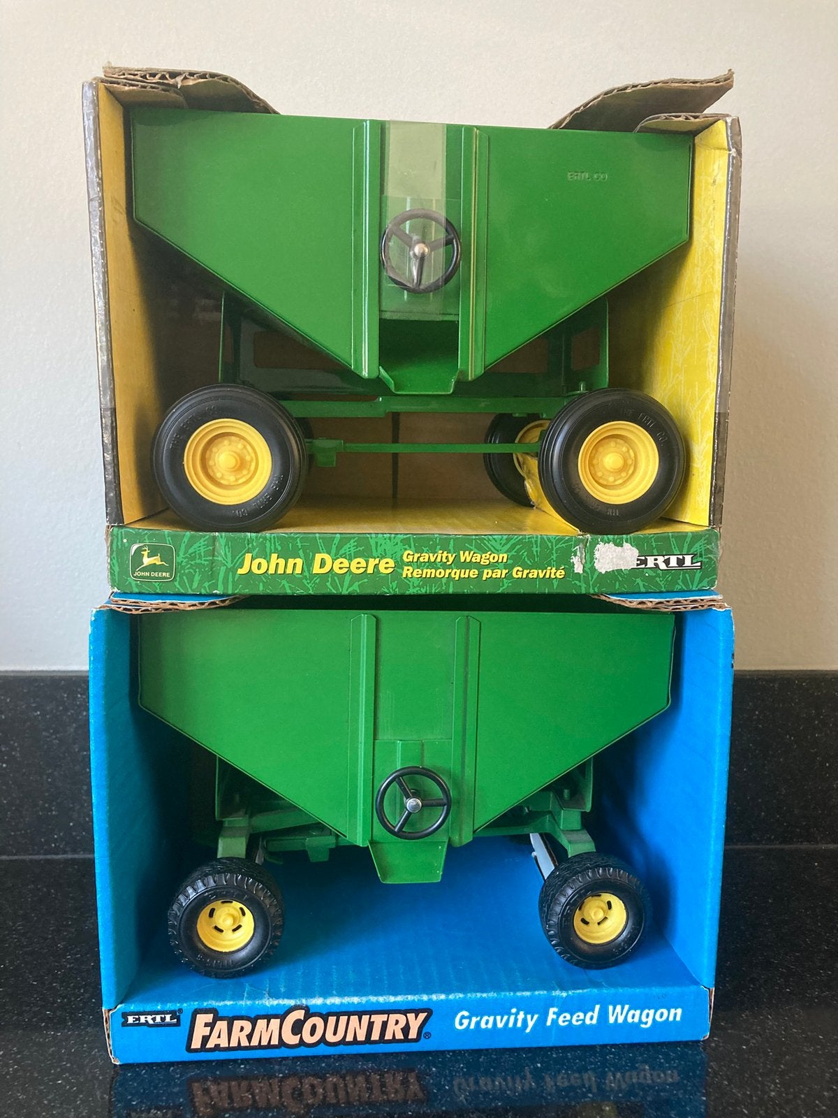 2 Jhon Deere zaadwagens, schaal 1:16, Ophalen of Verzenden, Nieuw, Tractor of Landbouw, ERTL