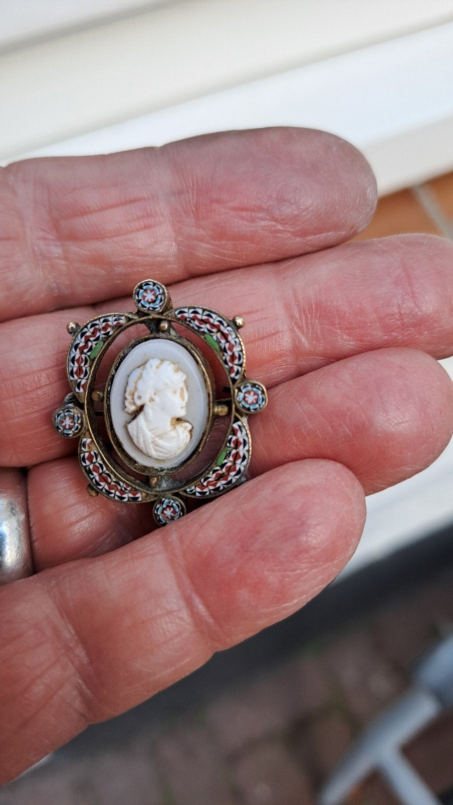 Antieke Italiaanse micromozaik en camee broche, Sieraden, Tassen en Uiterlijk, Antieke sieraden, Verzenden, Overige materialen