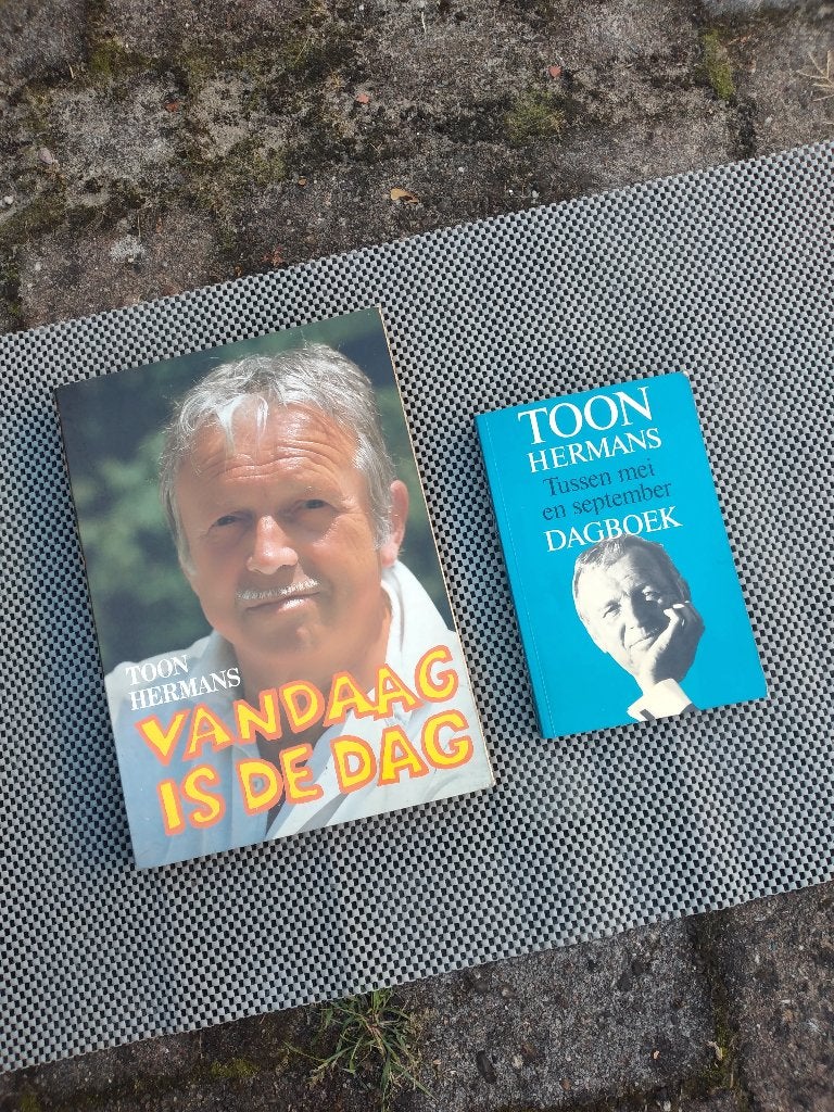 Toon Hermans boek 2x, Gelezen, Ophalen of Verzenden, Toon Hermans, Cabaret