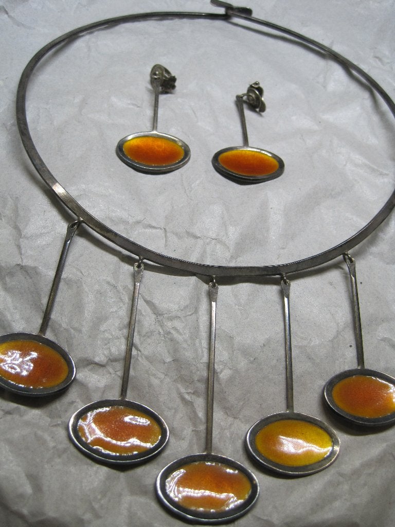 Scandinavische emaille design sieraden set zeer ZeldZaam, Sieraden, Tassen en Uiterlijk, Antieke sieraden, Ophalen, Zilver, Ketting