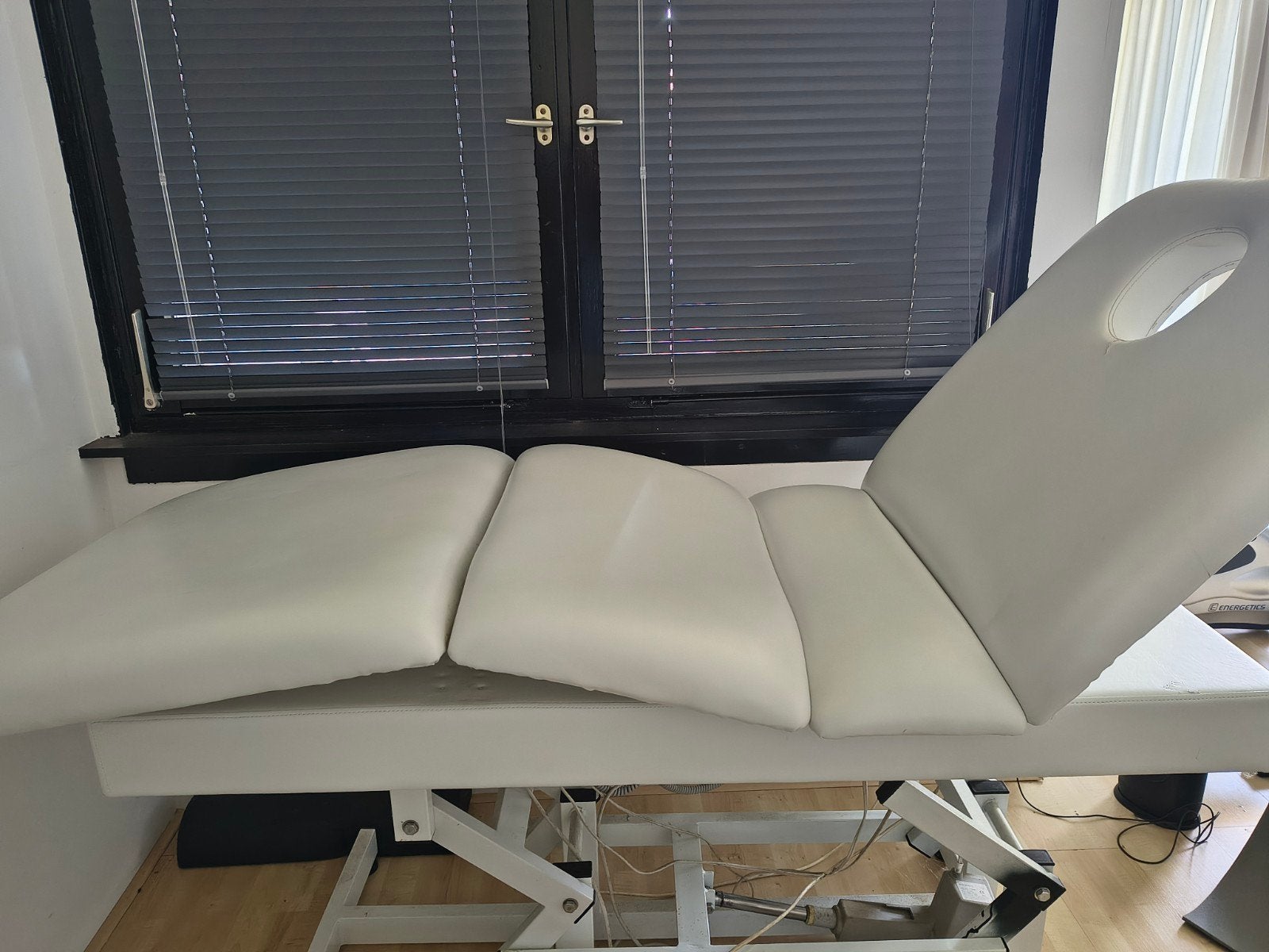 Electrisch verstelbare massage tafel, Ophalen, Gebruikt, Massagetafel