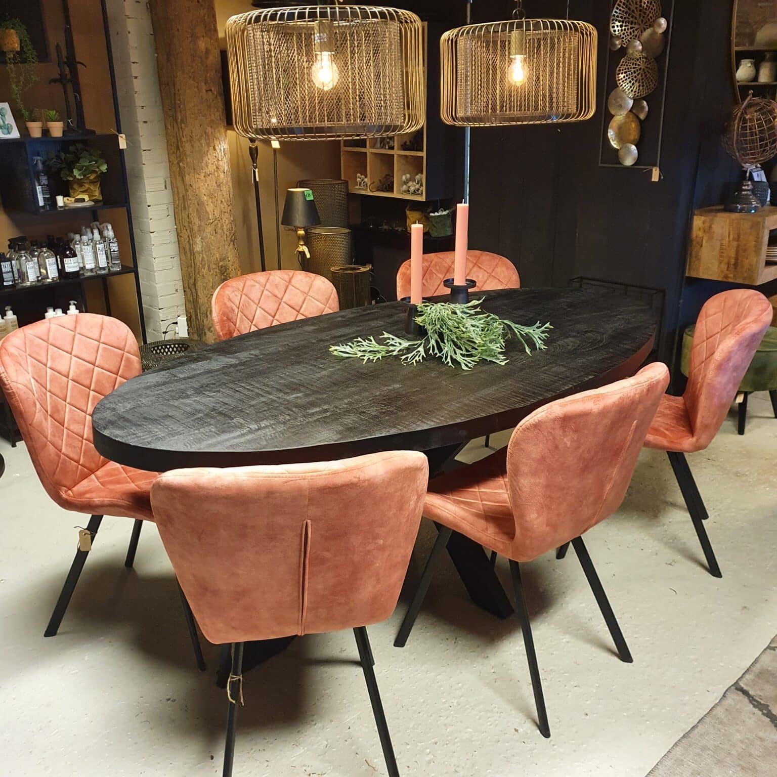 Ovalen eet tafel, zwart mango hout, Ophalen, 100 tot 150 cm, 200 cm of meer, Zo goed als nieuw