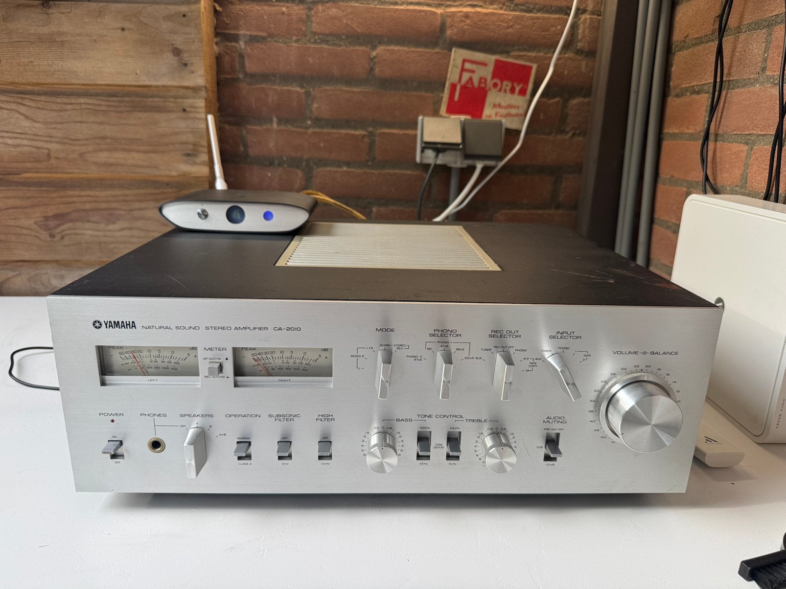 Yamaha CA-2010, Ophalen, Zo goed als nieuw, 120 watt of meer, Yamaha