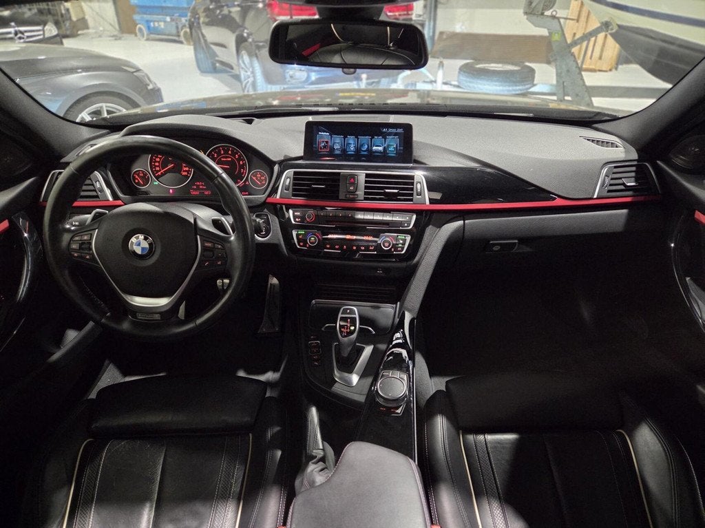 BMW 3-serie 330i xDrive Individual | PANO | ADAPTIVE | LED |, Automaat, 1998 cc, Euro 6, 4 cilinders