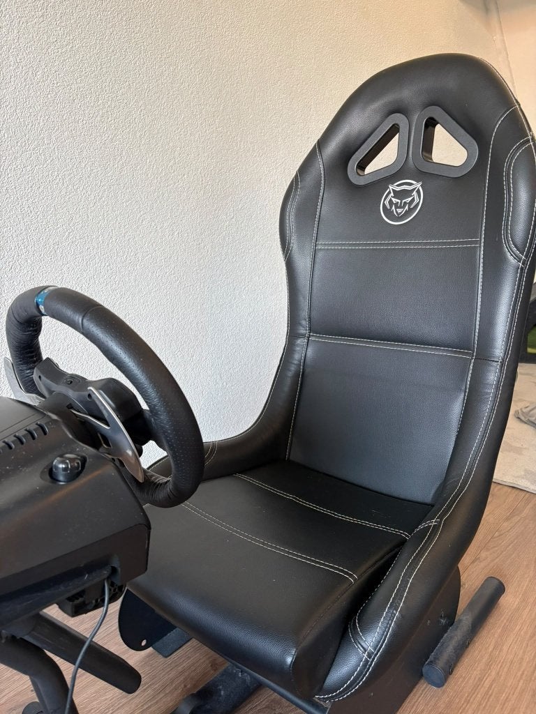 Foto 2 van Playseat met Logitech G29 racestuur en pedalen