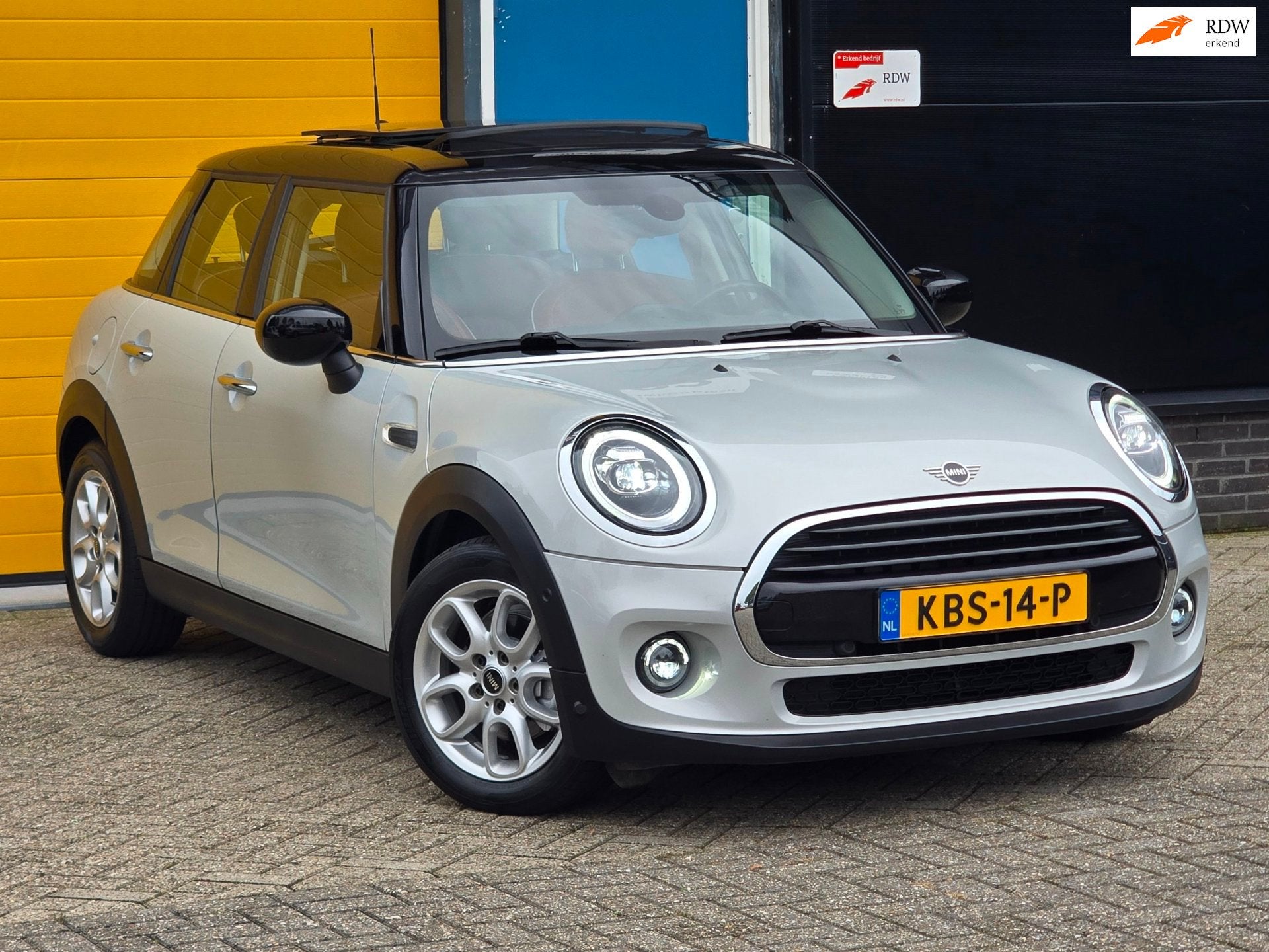 Mini 5-Deurs 1.5 Cooper Business Edition / AUT / Cruise Cont, Auto's, 136 pk, Gebruikt, Euro 6, Leder