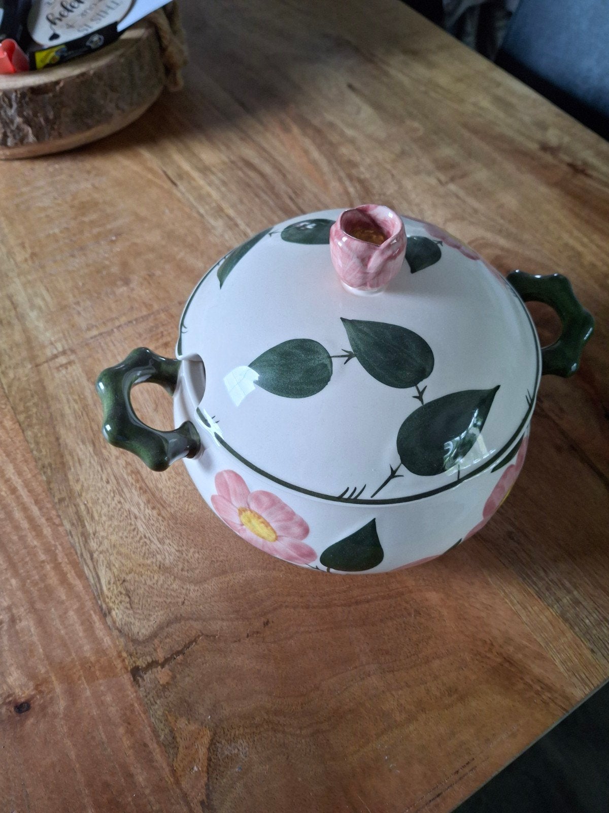 Villeroy & Boch Wild Rose soepterrine - Zo goed als nieuw, Huis en Inrichting, Ophalen of Verzenden, Zo goed als nieuw, Klassiek