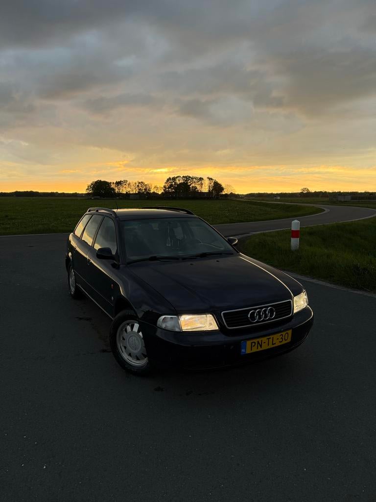 Audi A4 1.8 Avant 20V 92KW 1996 Blauw, Voorwielaandrijving, Zwart, 4 cilinders, Blauw