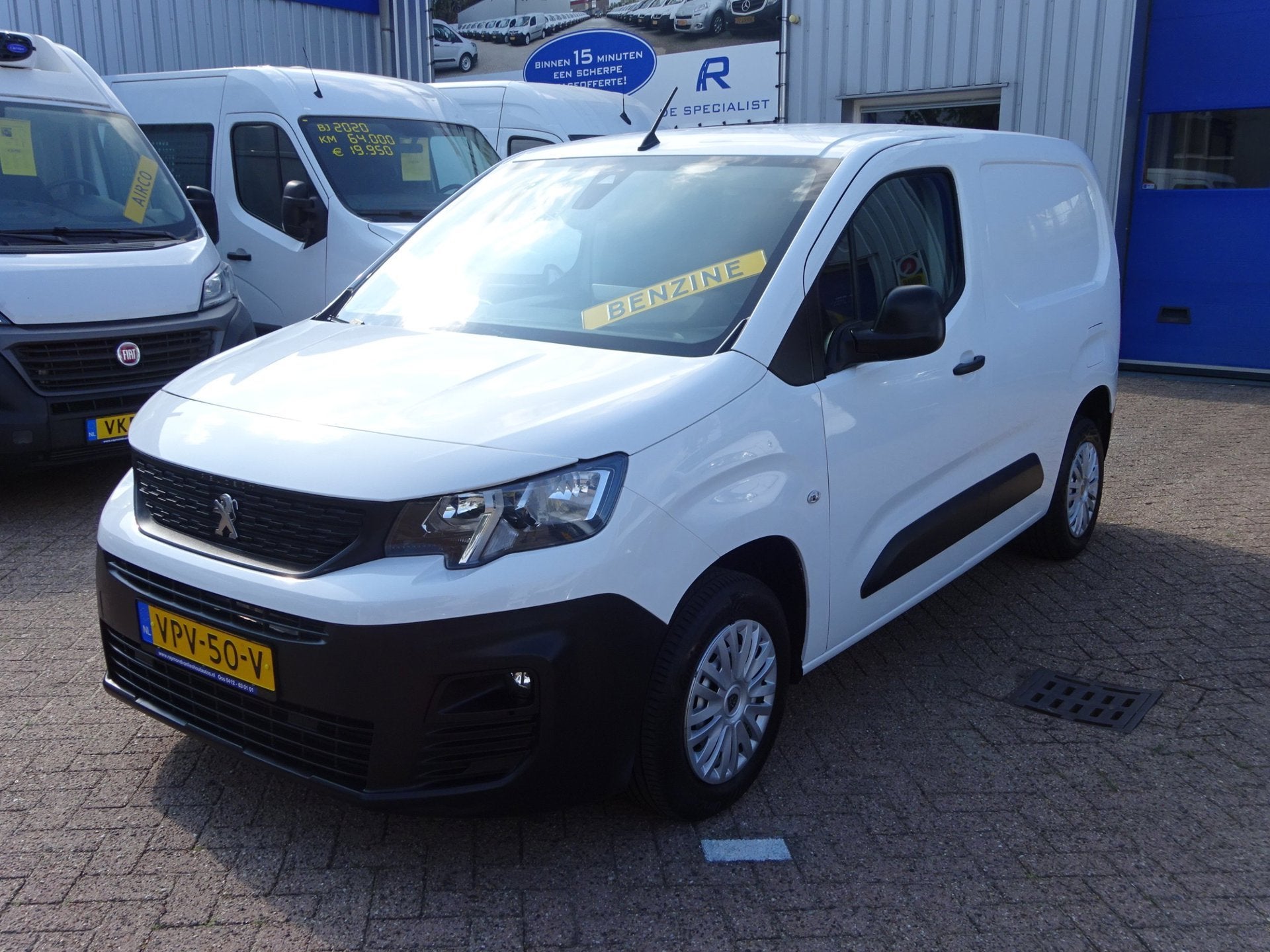 Peugeot Partner 1.2 PureTech Pro BENZINE AIRCO NAVI CRUISE C, Auto's, Bestelauto's, Gebruikt, 1199 cc, Startonderbreker, Wit
