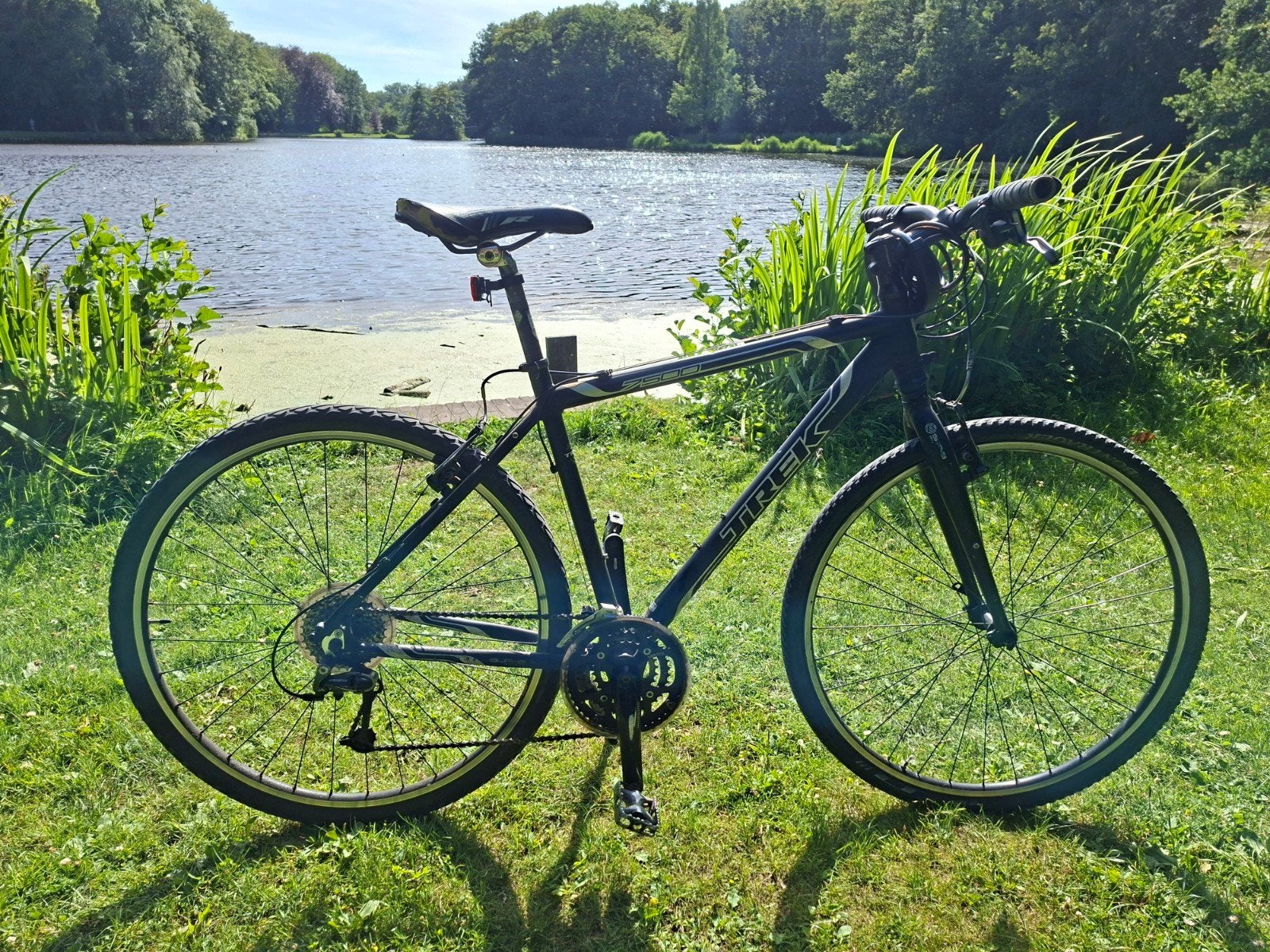 Trek  7500 series hybride fiets., Vering, Zo goed als nieuw, Meer dan 20 versnellingen, Ophalen