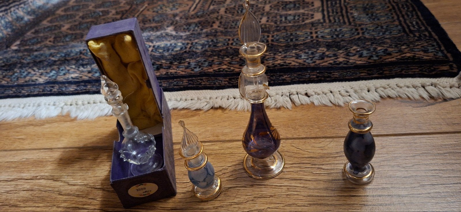 4 bijzondere oude parfum flesjes, Ophalen