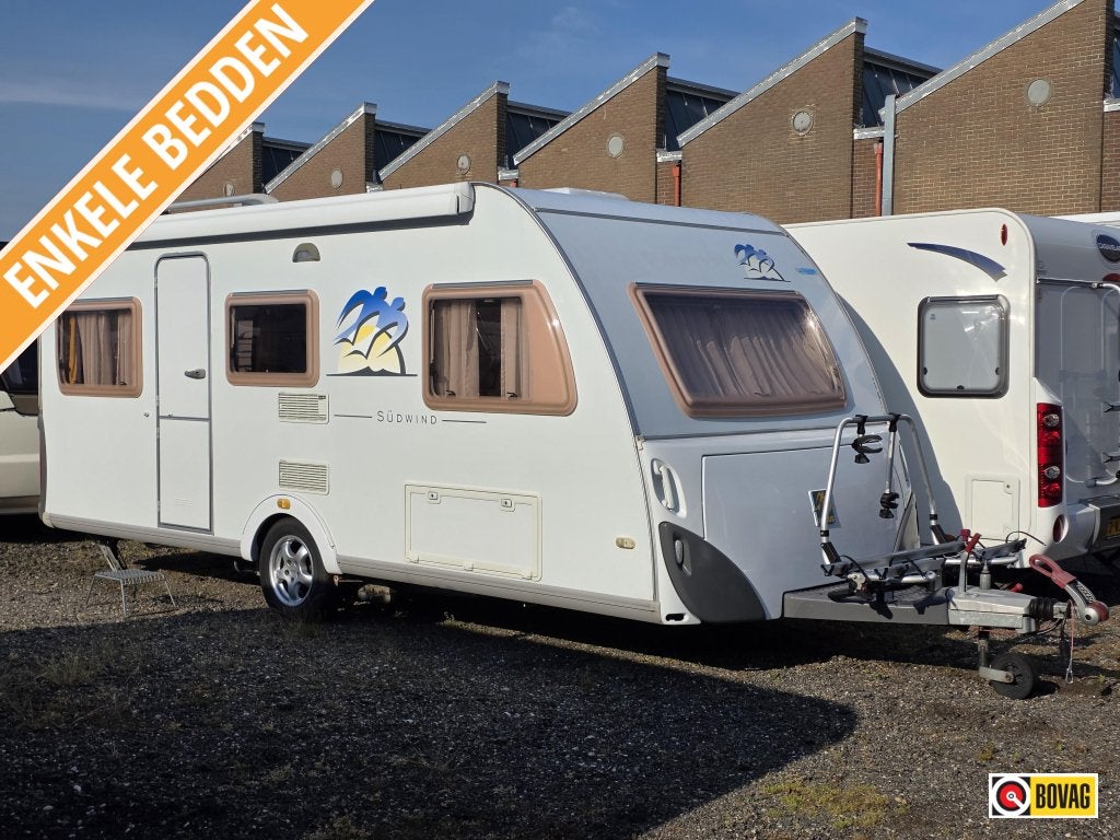 Knaus Sudwind 500 EU, Caravans en Kamperen, Caravans, Bedrijf, tot en met 4, 1000 - 1250 kg, Rondzit, Knaus, 2 aparte bedden, Overige typen