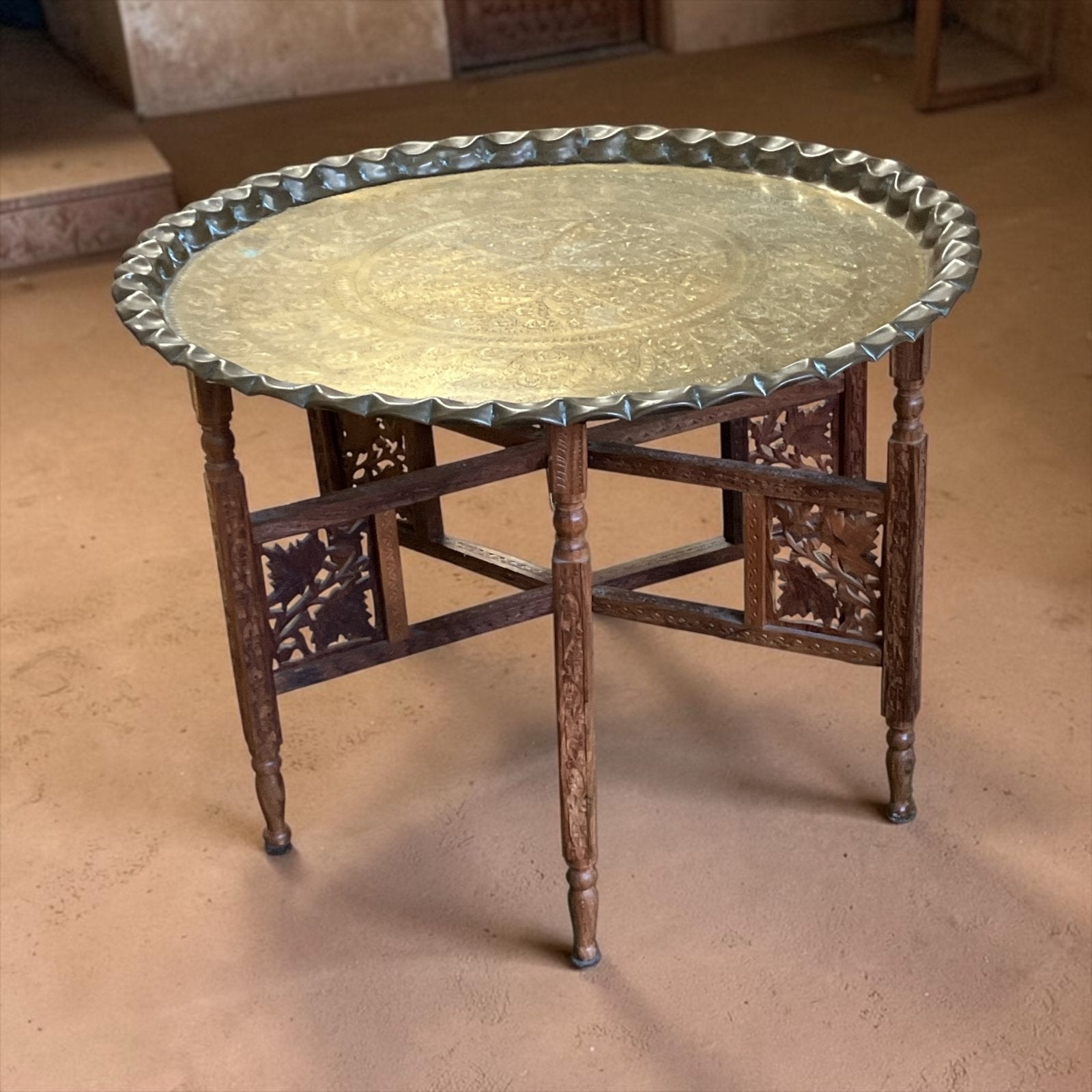 Antieke Oosterse thee tafel hand gegraveerd, Ophalen