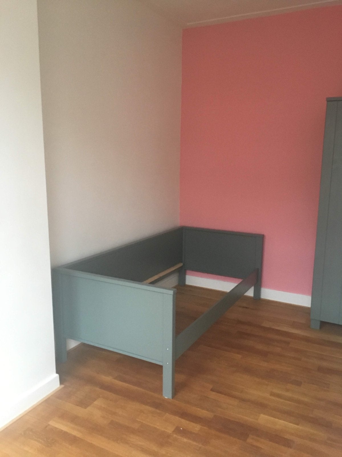 Kinderbed bedbank Woood Nikki + lade + matrassen, Ophalen, Gebruikt, Tweepersoons