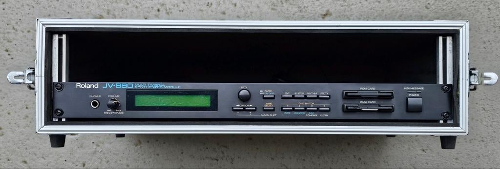 Roland JV-880 met SR-JV80-04 exp, M256E MemCard en PCM1-04, Muziek en Instrumenten, Gebruikt, Met midi-aansluiting, Roland, Overige aantallen