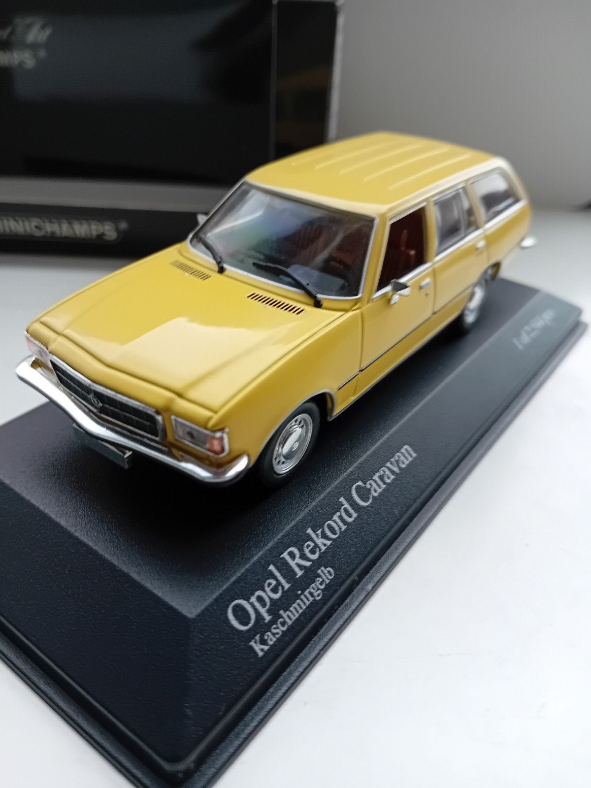 Minichamps Opel Rekord D 1900L Caravan., Hobby en Vrije tijd, Modelauto's | 1:43, Ophalen of Verzenden, Zo goed als nieuw, Auto