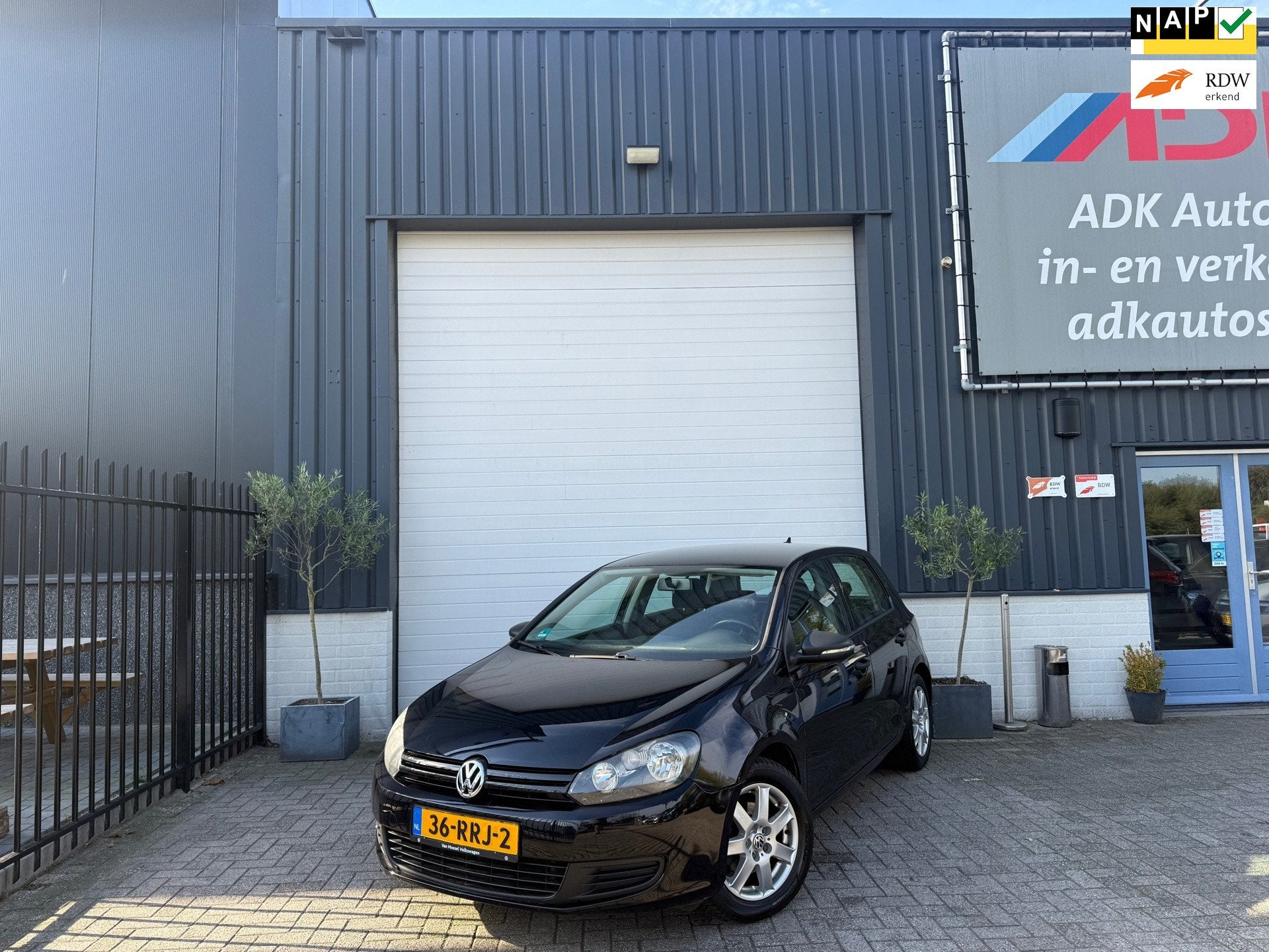 Volkswagen Golf 1.2 TSI Trendline BlueMotion NAVI/AIRCO/APK, Euro 5, Stof, Gebruikt, Zwart