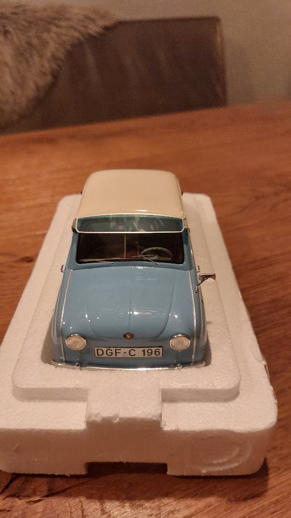 Goggomobil T250 1:18 Schuco, Ophalen of Verzenden, Gebruikt, Auto, Overige merken