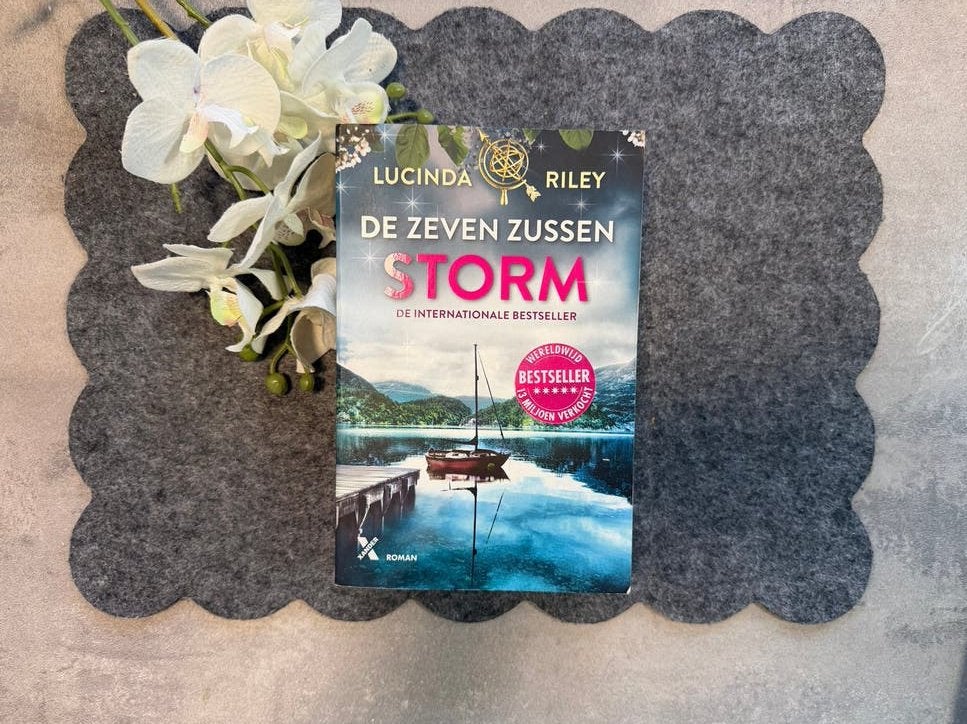 De Zeven Zussen: ‘Storm’, van Lucinda Riley (deel 2), Ophalen of Verzenden, Gelezen, Nederland