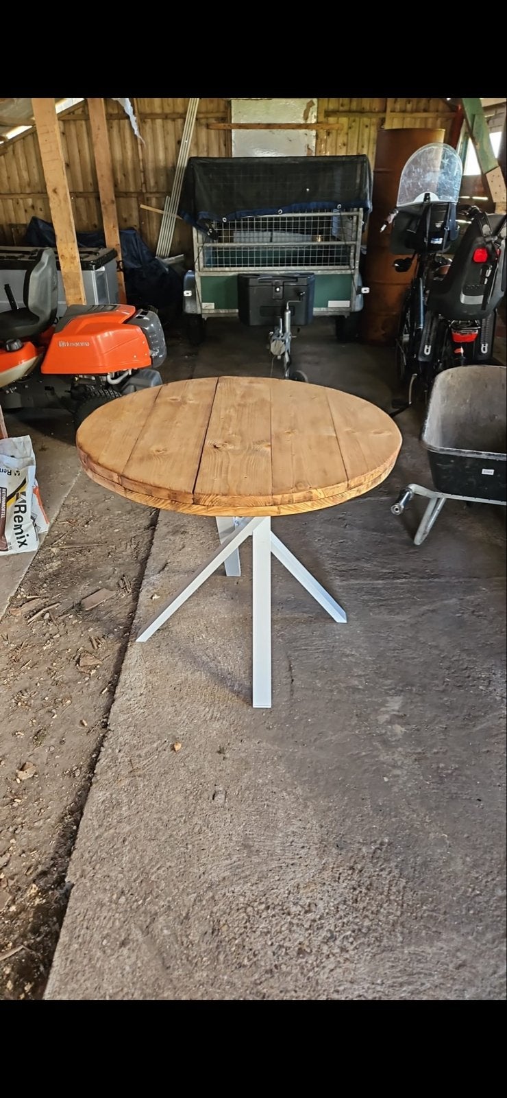 Ronde houten tafel met witte poten (incl. extra blad), Huis en Inrichting, Tafels | Eettafels, Ophalen, Gebruikt, Rond, Overige houtsoorten
