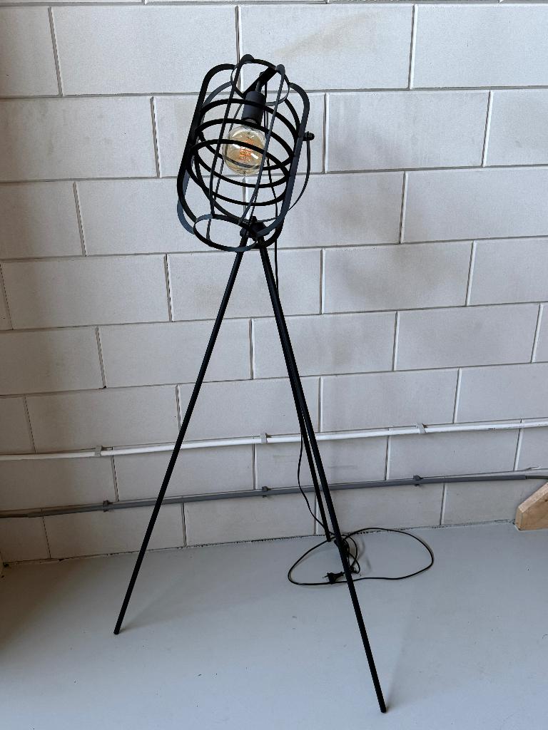 moderne vloerlamp  zwart (z.g.a.n.), Ophalen, Zo goed als nieuw, Metaal, 100 tot 150 cm