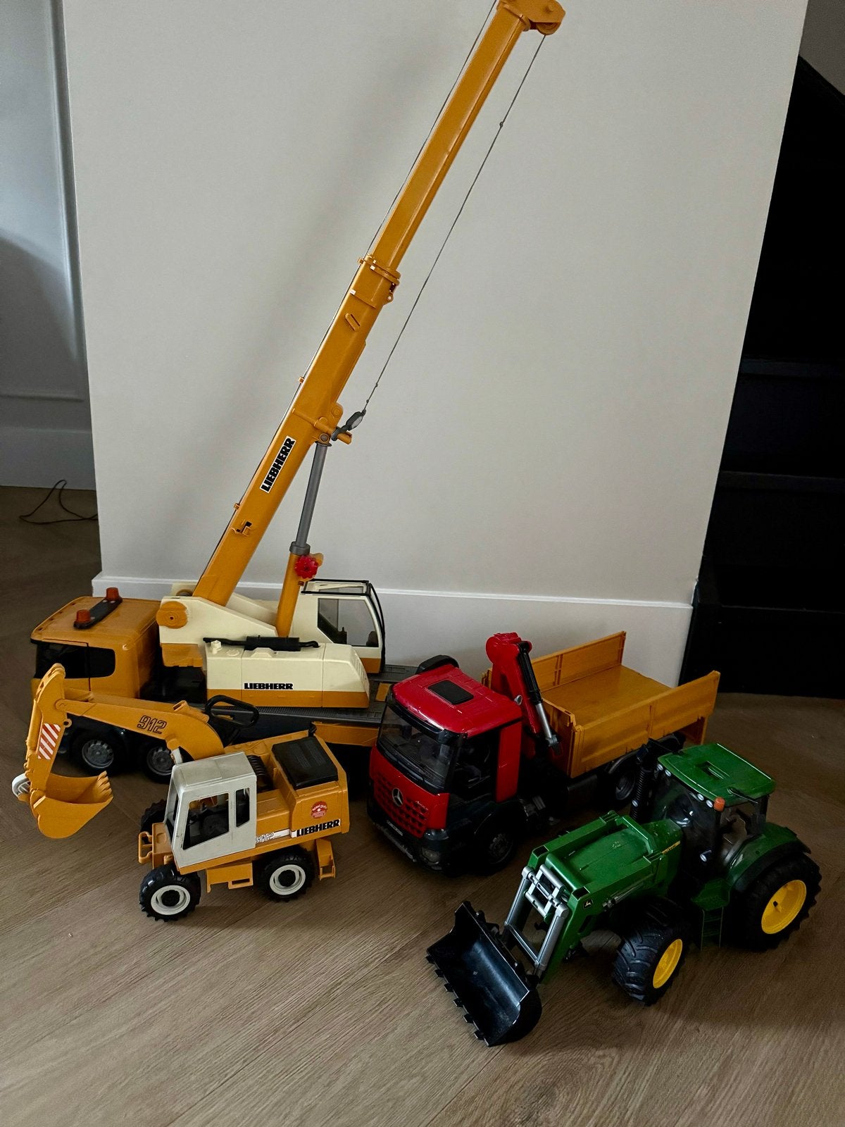 Bruder en Liebherr speelgoedvoertuigen set, Ophalen, Gebruikt