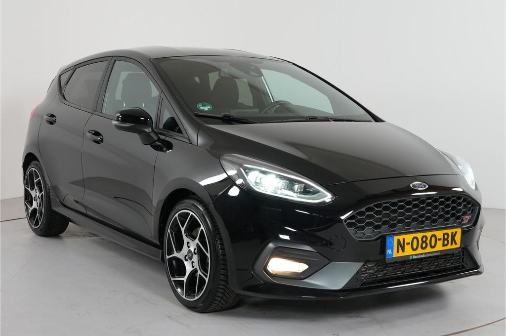 Ford Fiesta 1.5 EcoBoost ST-3 | 200pk | Camera | Stl. verw., Voorwielaandrijving, Stof, Met garantie (alle), Zwart