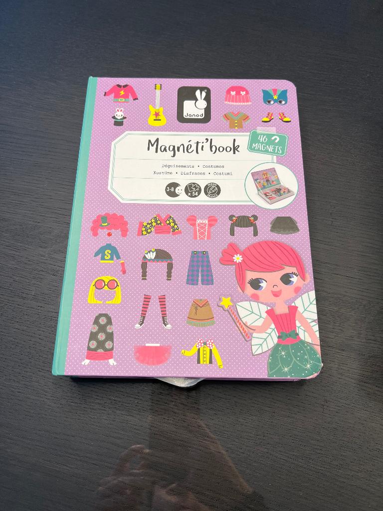 Magneti’s book costumes, Ophalen, Meer dan 50 stukjes, Zo goed als nieuw