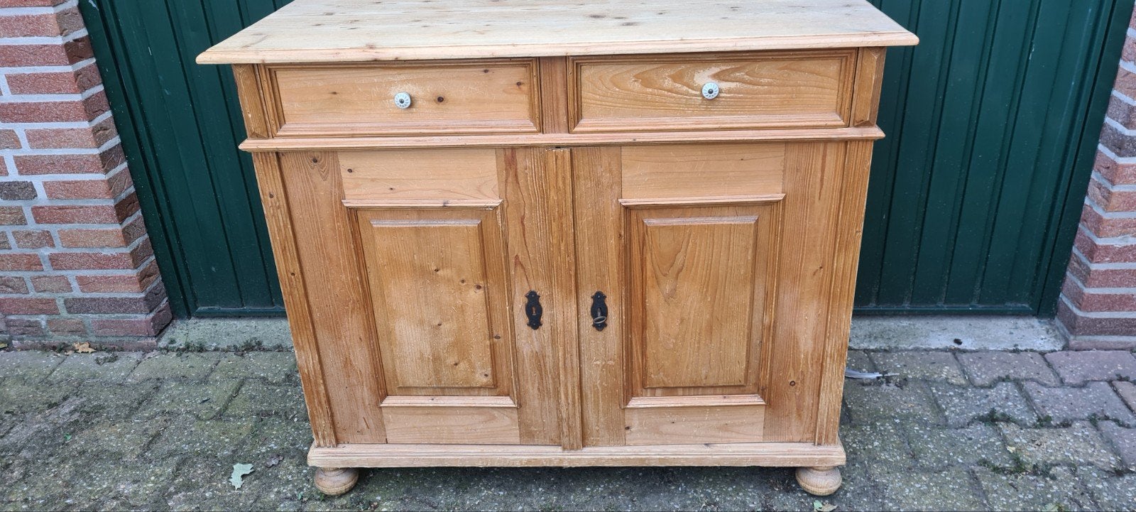 Grenen commode, Ophalen