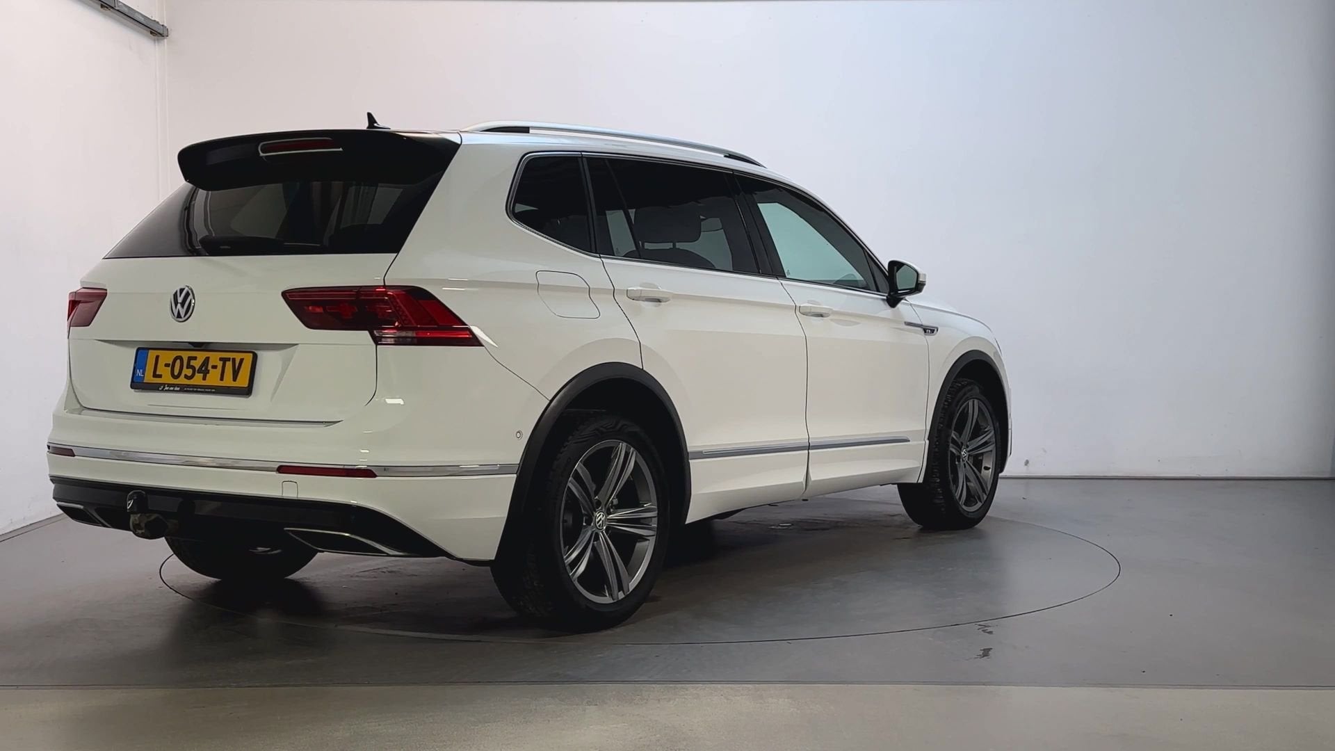 Volkswagen Tiguan Allspace 1.5 TSI 150pk DSG Highline Busine, Dealer onderhouden, 1502 kg, 4 cilinders, Alcantara