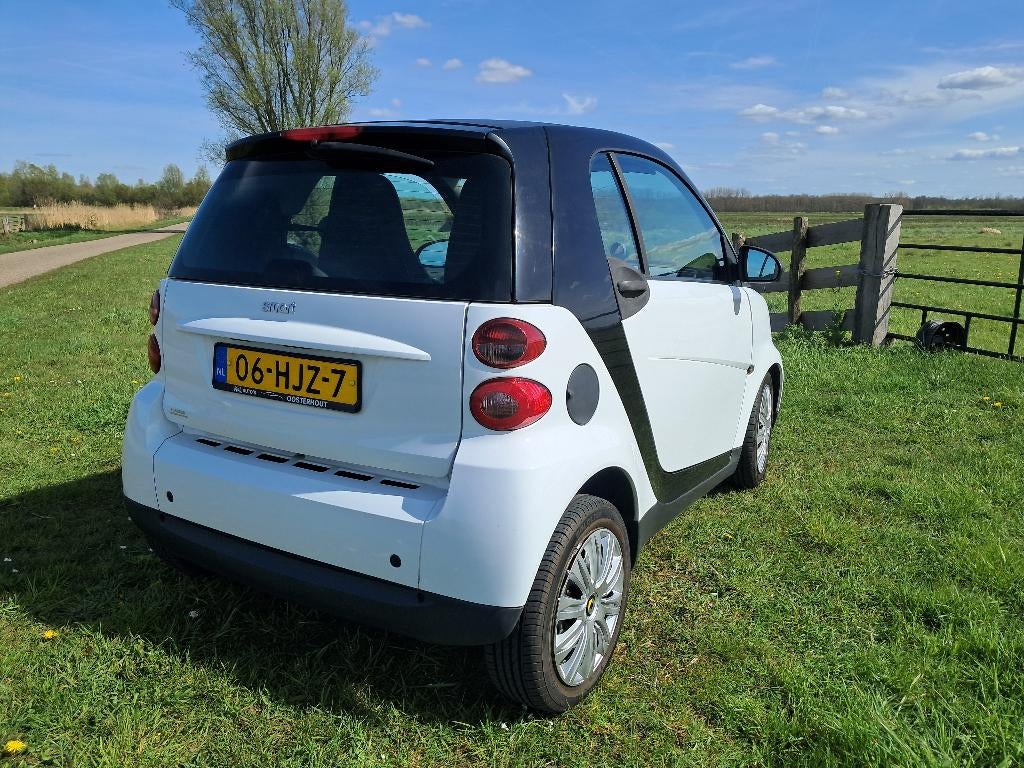 Smart ForTwo 1.0 45KW Coupe MHD AUT 2009 Zwart, Auto's, 18 €/maand, 61 pk, Wit, Origineel Nederlands