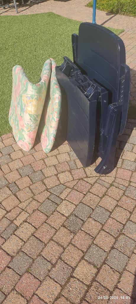 Ligbed met kussen, Tuin en Terras, Ligbedden, Ophalen, Zo goed als nieuw, Kunststof