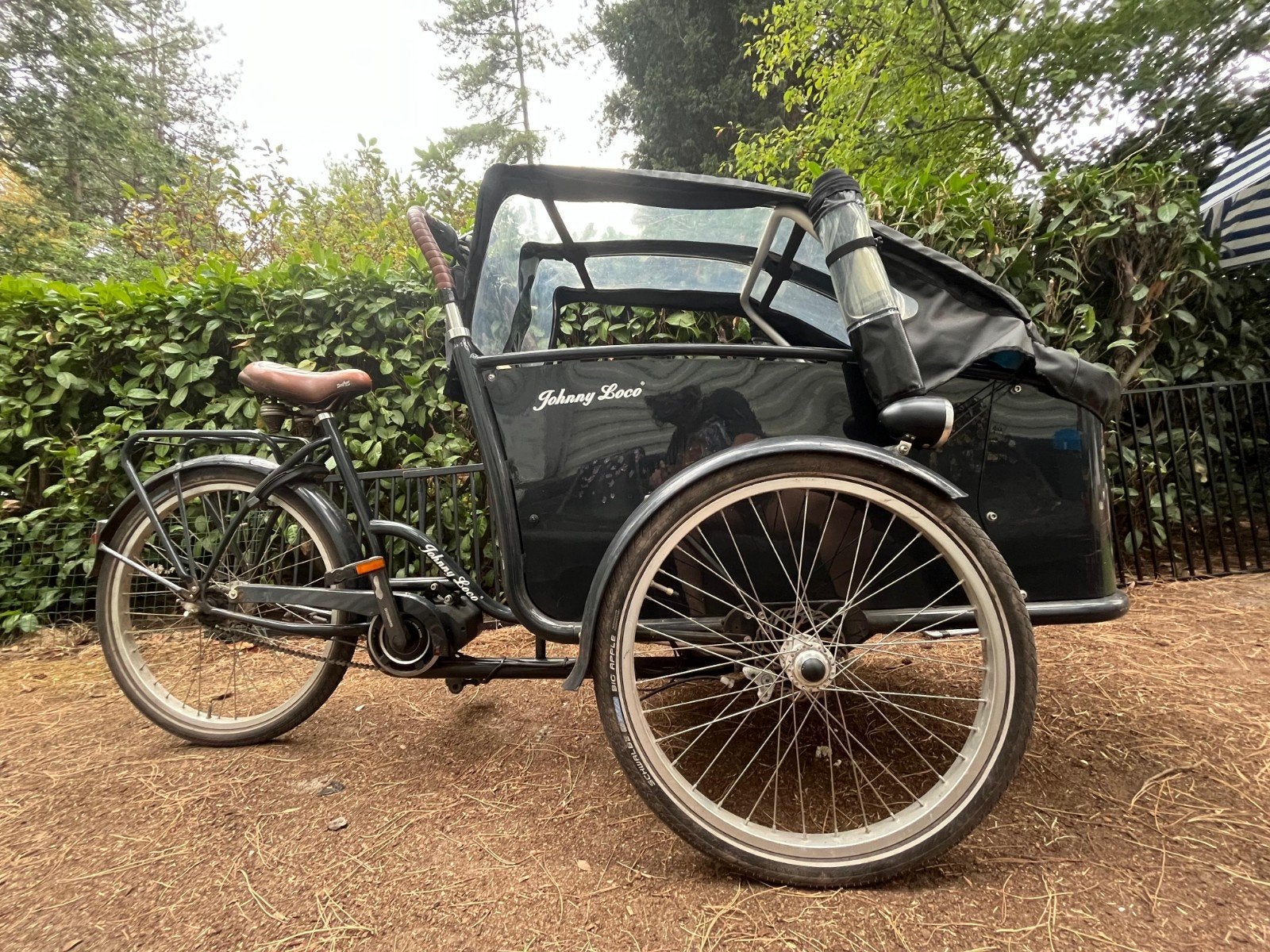 te huur: E-bakfiets Johnny loco E-CargoCruiser voor 3 kids, 3 kinderen, Huif, Ophalen of Verzenden, Zo goed als nieuw