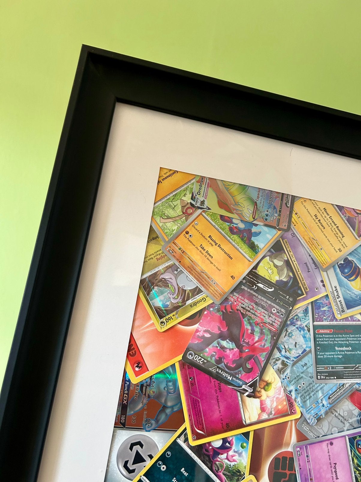 Uniek Pokemonkaarten Kunstwerk - Vuur Valentijn (50x40cm), Ophalen of Verzenden, Zo goed als nieuw, Overige typen