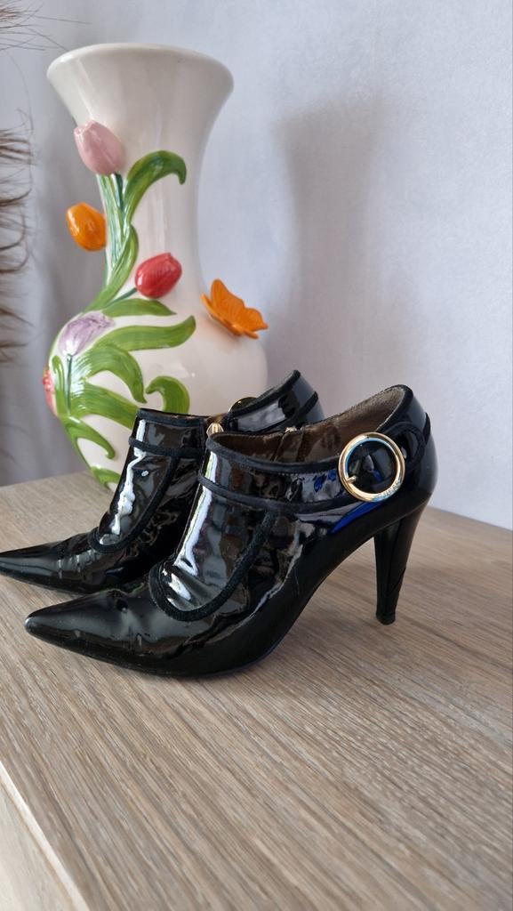 Guess Zwarte Lakleren Enkellaarsjes met Gouden Details, Kleding | Dames, Schoenen, Guess, Zwart, Lage of Enkellaarzen, Ophalen of Verzenden