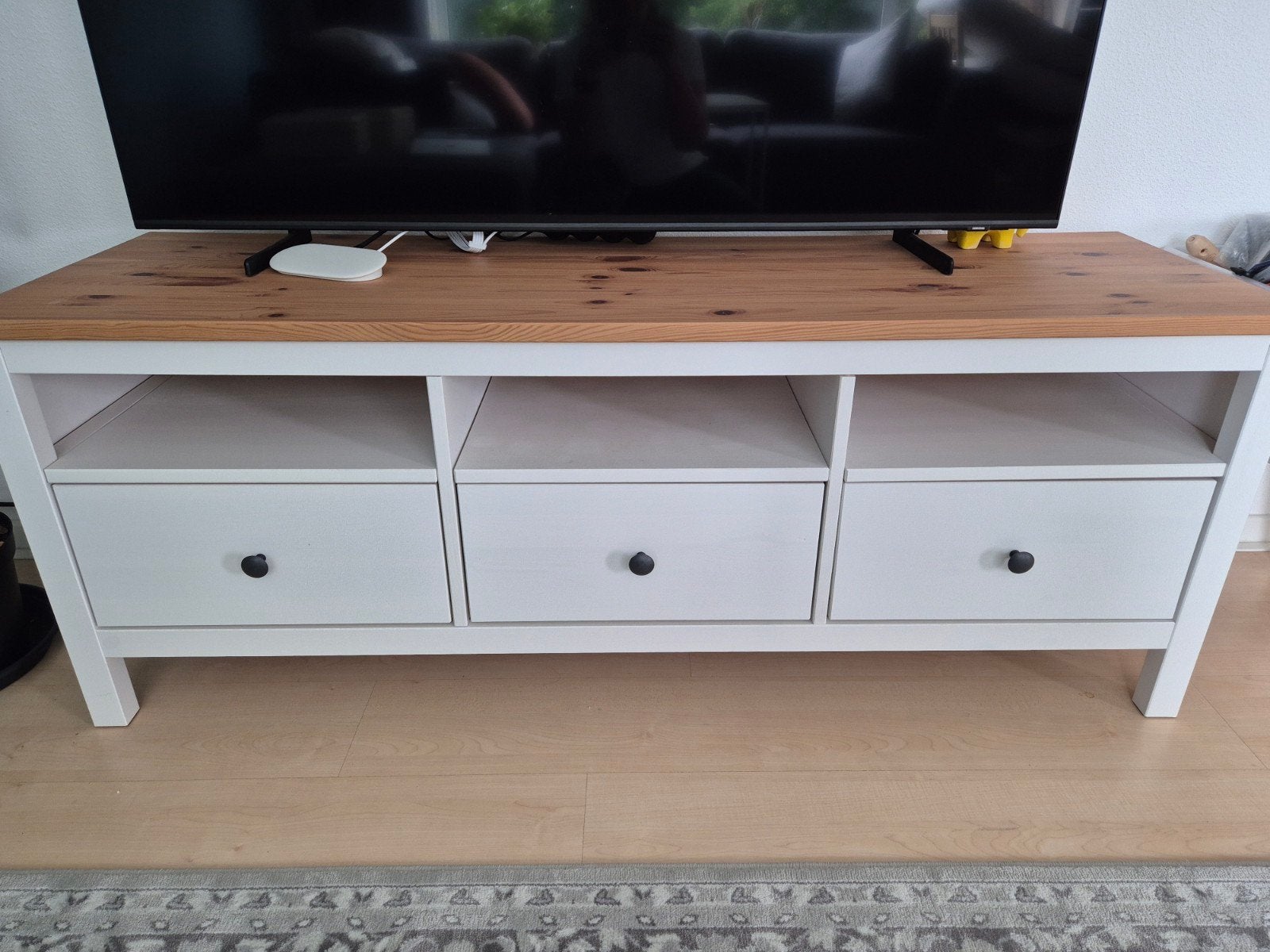 IKEA HEMNES TV-meubel met 3 lades, wit/lichtbruin, Huis en Inrichting, Kasten | Televisiemeubels, Ophalen, Scandinavisch, Landelijk