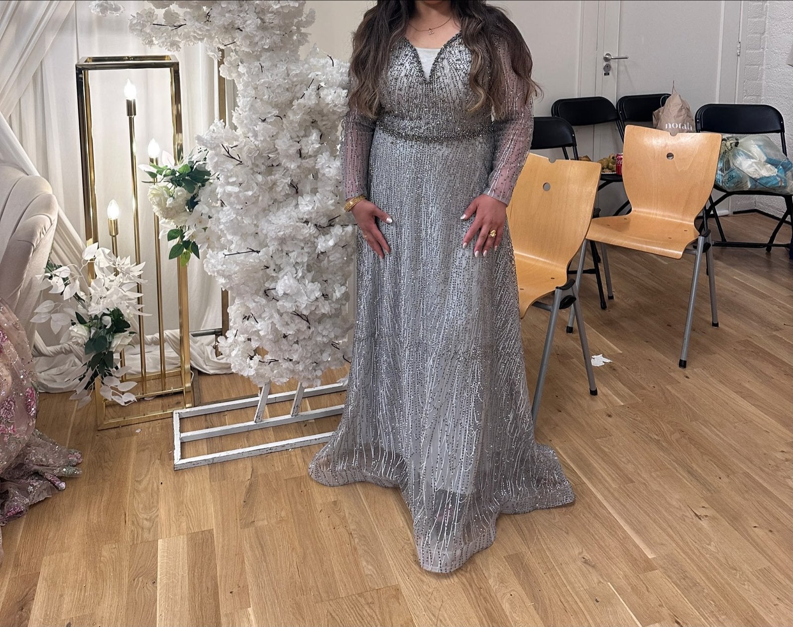 Prachtige Galajurk/Feestjurk Maat 42/44 - Zilverkleurig, Kleding | Dames, Maat 42/44 (L), Ophalen of Verzenden, Gedragen, Zilver